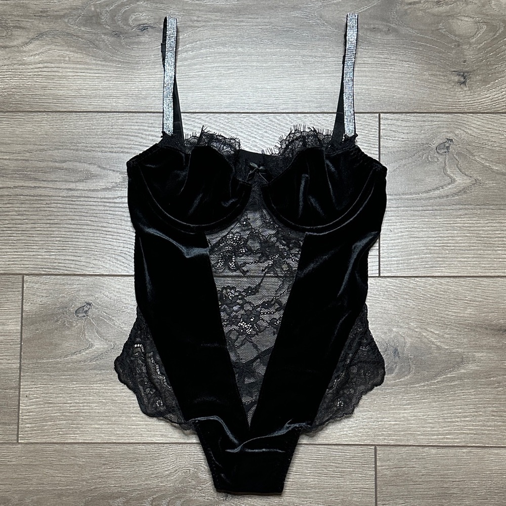 Victoria's Secret Shine Wicked Velvet Lace Open Back Teddy Bodysuit Size Small